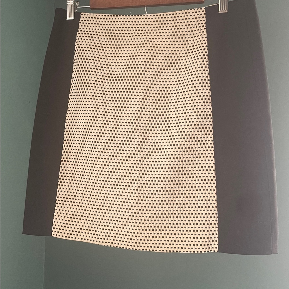 LOFT Black and White Patterned skirt